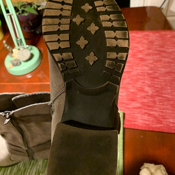 Boots - Picture 4 of 4